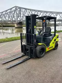 Carretilla elevadora diésel 2026  Clark S30D (5)