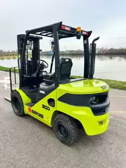 Carretilla elevadora diésel 2026  Clark S30D (6)