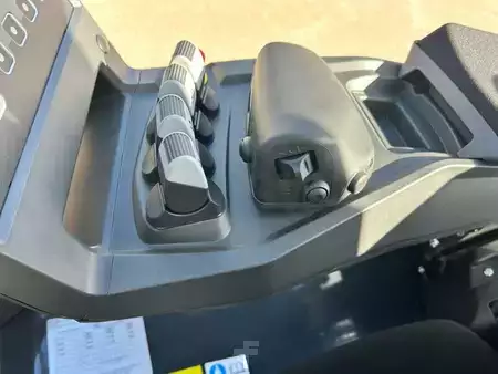 Elektromos 3 kerekű  Cesab B316II (17)