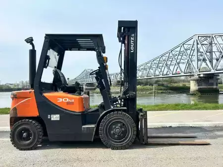 Diesel Forklifts 2019  Doosan D30GP (1)