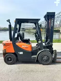 Diesel Forklifts 2019  Doosan D30GP (10)