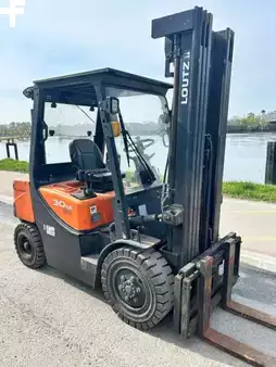 Diesel Forklifts 2019  Doosan D30GP (12)