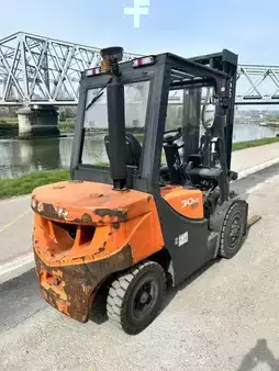 Diesel Forklifts 2019  Doosan D30GP (14)