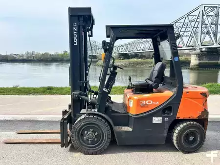 Diesel Forklifts 2019  Doosan D30GP (3)