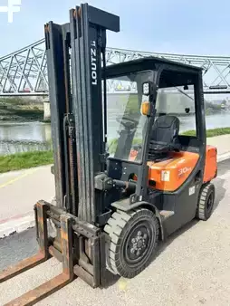 Diesel Forklifts 2019  Doosan D30GP (4)