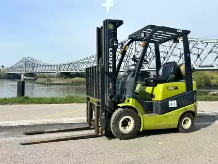 LPG Forklifts 2015  Clark C18L (1)