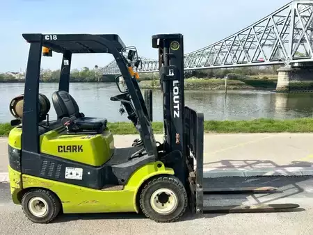 LPG Forklifts 2015  Clark C18L (10)