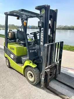 LPG Forklifts 2015  Clark C18L (12)