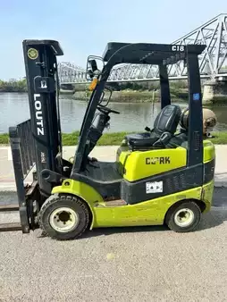 LPG Forklifts 2015  Clark C18L (2)