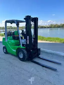 Nestekaasutrukki 2026  Cesab M320GV (13)