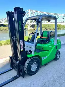 Nestekaasutrukki 2026  Cesab M320GV (4)