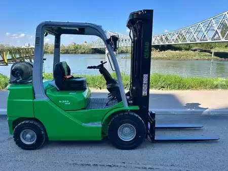 Nestekaasutrukki 2026  Cesab M325GV (1)