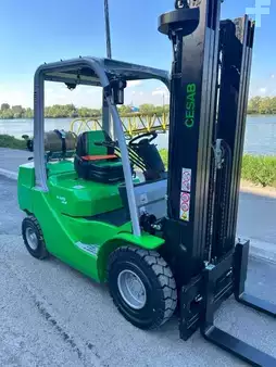 Nestekaasutrukki 2026  Cesab M325GV (12)