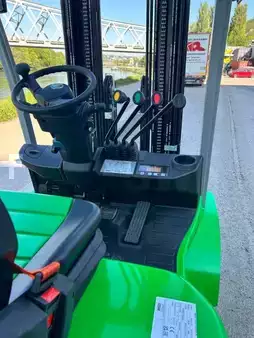 Nestekaasutrukki 2026  Cesab M325GV (15)