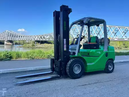 Nestekaasutrukki 2026  Cesab M325GV (2)