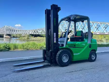 Nestekaasutrukki 2026  Cesab M325GV (1)