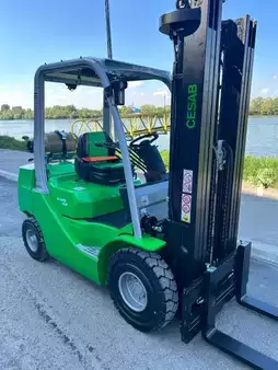 Nestekaasutrukki 2026  Cesab M325GV (12)