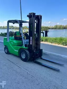 Nestekaasutrukki 2026  Cesab M325GV (13)