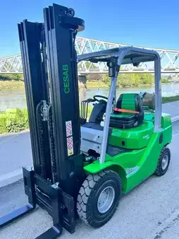 Nestekaasutrukki 2026  Cesab M325GV (5)