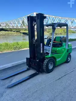 Nestekaasutrukki 2026  Cesab M325GV (6)