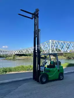 Nestekaasutrukki 2026  Cesab M325GV (9)