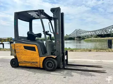 Elektromos 4 kerekű 2020  Jungheinrich EFG318K (1)