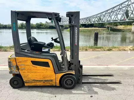 Elektromos 4 kerekű 2020  Jungheinrich EFG318K (3)