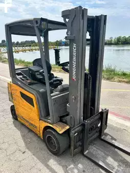 Elektromos 4 kerekű 2020  Jungheinrich EFG318K (4)