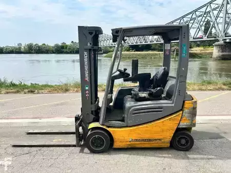 Elektromos 4 kerekű 2020  Jungheinrich EFG318K (8)