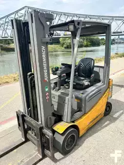 Elektromos 4 kerekű 2020  Jungheinrich EFG318K (9)