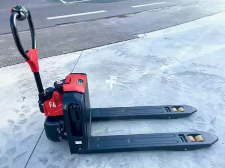 Transpallet elettrici 2026  EP Equipment F4 (1)