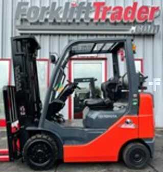 Propane Forklifts - Toyota 8FGCU25 (1)