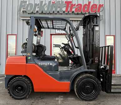 Propane Forklifts 2011  Toyota 8FGU30 (12)