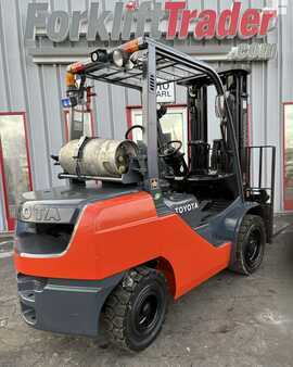Propane Forklifts 2011  Toyota 8FGU30 (22)