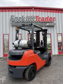 Propane Forklifts 2012  Toyota 8FGCU25 (1)