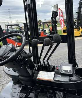 Propane Forklifts 2012  Toyota 8FGCU25 (9)