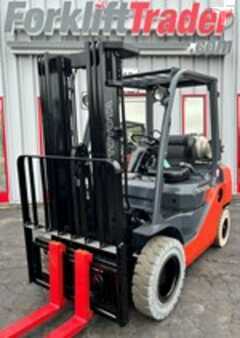 Propane Forklifts 2013  Toyota 8FGU25 (2)