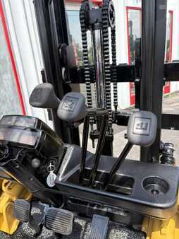 Propane Forklifts  CAT Lift Trucks GP25 (20)
