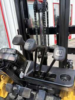 Propane Forklifts  CAT Lift Trucks GP25 (9)