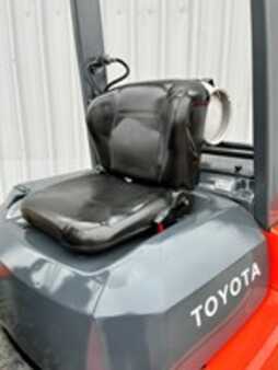 Propane Forklifts  Toyota 7FGU35 (3) 