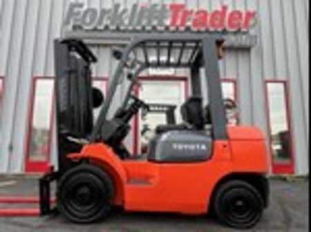 Propane Forklifts - Toyota 7FGU25 (1)