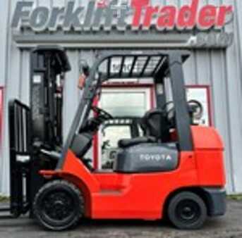 Propane Forklifts 2006  Toyota 7FGCU30 (1)