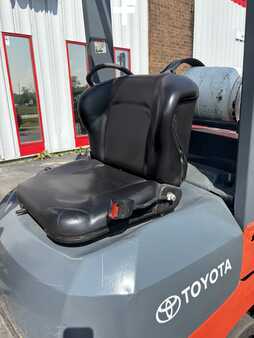 Propane Forklifts 2003  Toyota 7FGCU25 (17)
