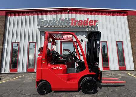 Propane Forklifts  Toyota 8FGCU20 (1)