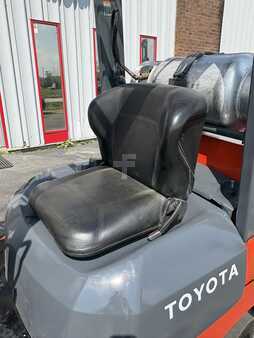 Propane Forklifts 2006  Toyota 7FGCU25 (8)