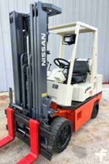 Propane Forklifts - Nissan KCPH02A25PV (1)