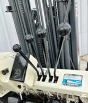 Propane Forklifts - Nissan KCPH02A25PV (3)