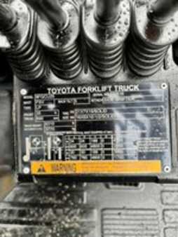 Propane Forklifts  Toyota 8FGCU25 (8) 