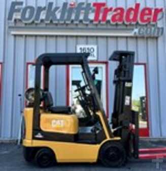 Propane Forklifts 2001  CAT Lift Trucks GC15K (1)
