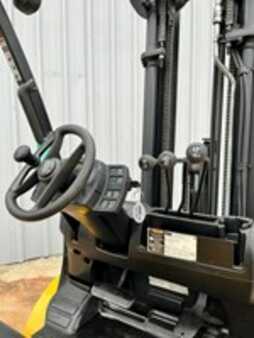 Propane Forklifts 2008  Yale GLP060VX (3)